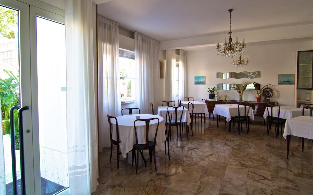 Hotel Villa Tua Риччоне Экстерьер фото