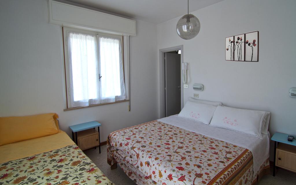 Hotel Villa Tua Риччоне Номер фото
